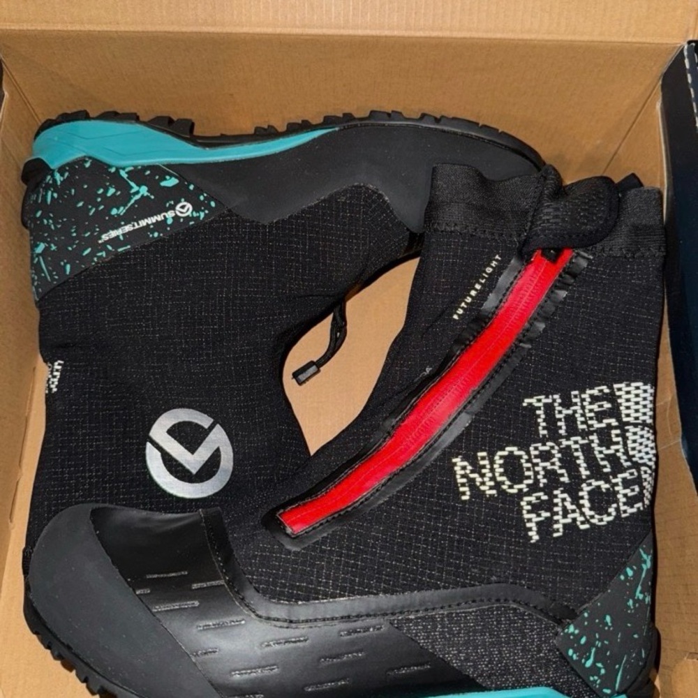 Like New North Face Black and Teal Outdoor Boots size 9. 

Ty, Dr. C